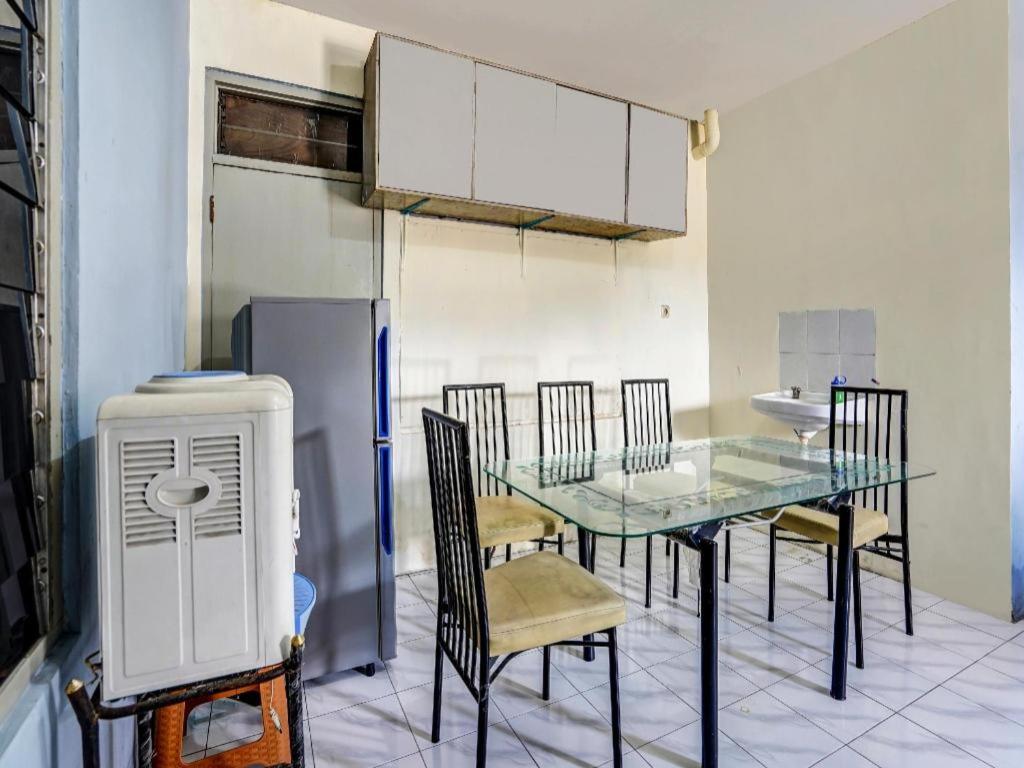 Spot On 90147 Gosepa Ambengan Plaza Hotell Surabaya Eksteriør bilde