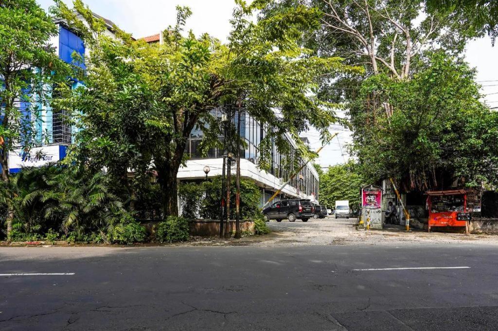 Spot On 90147 Gosepa Ambengan Plaza Hotell Surabaya Eksteriør bilde